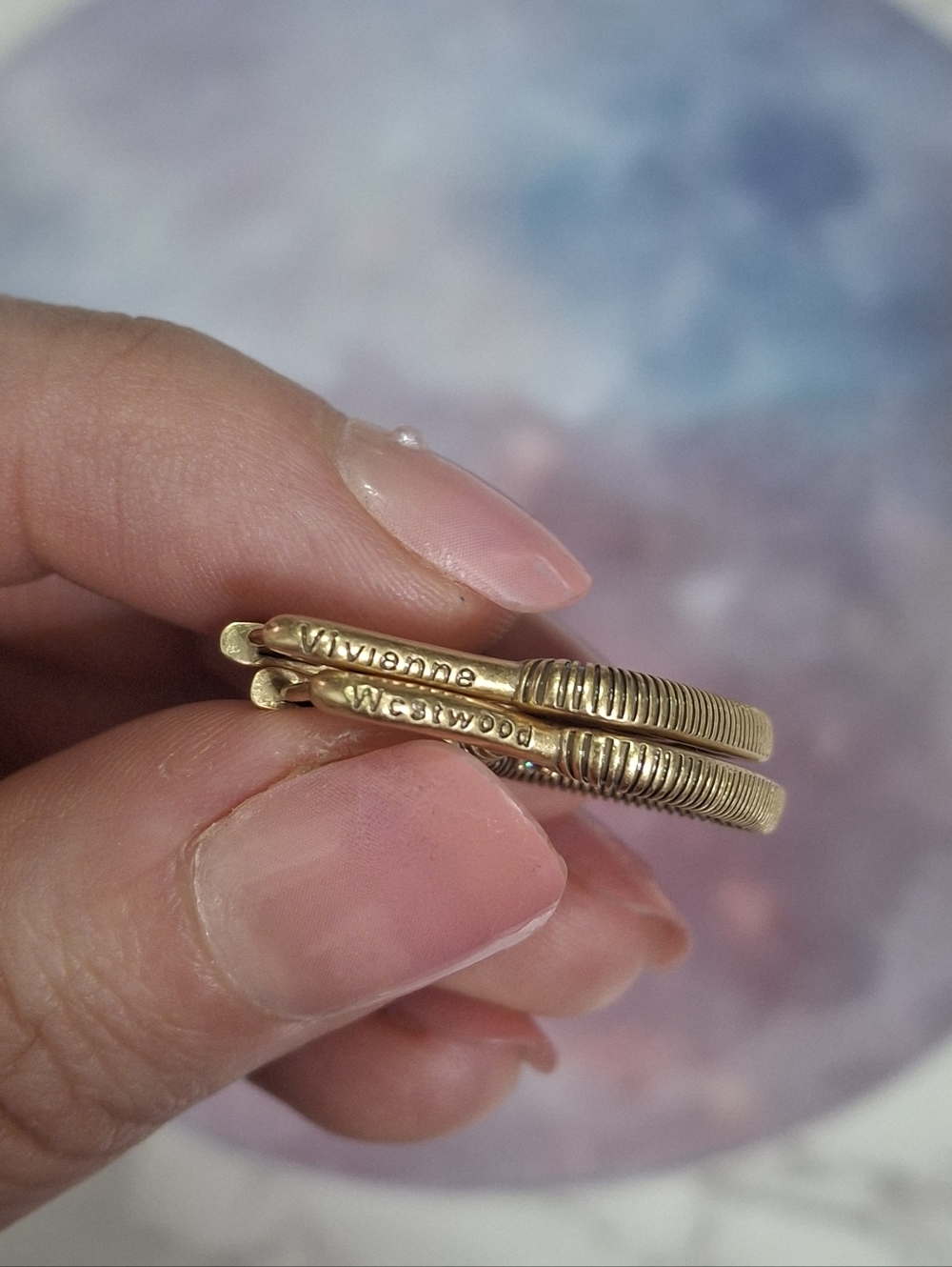 Vivienne Westwood Gold Heart Huggie Earrings - Picture 2 of 7